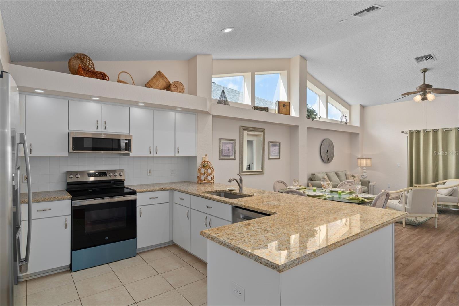 9411 BURNAM DR, WEEKI WACHEE, FL, 34613