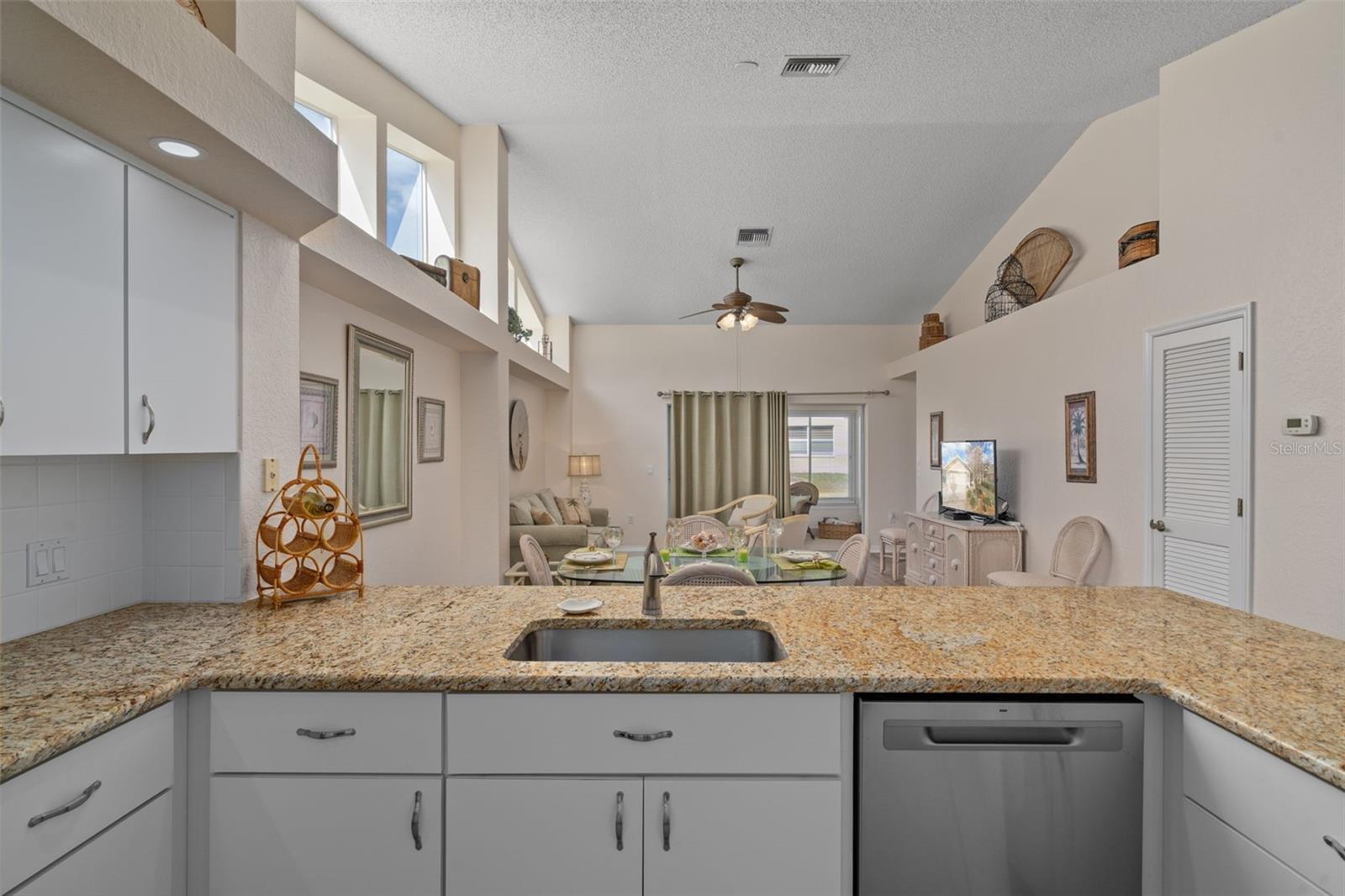 9411 BURNAM DR, WEEKI WACHEE, FL, 34613