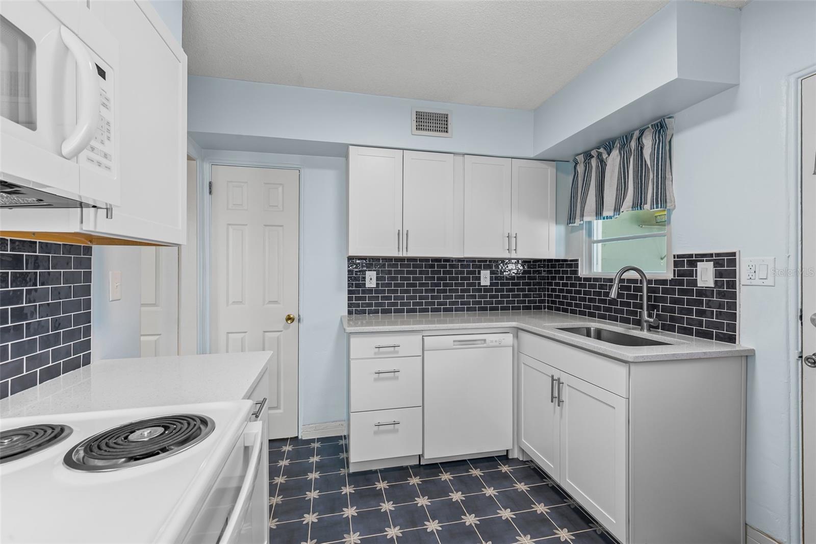 517 REVILO BLVD, DAYTONA BEACH, FL, 32118