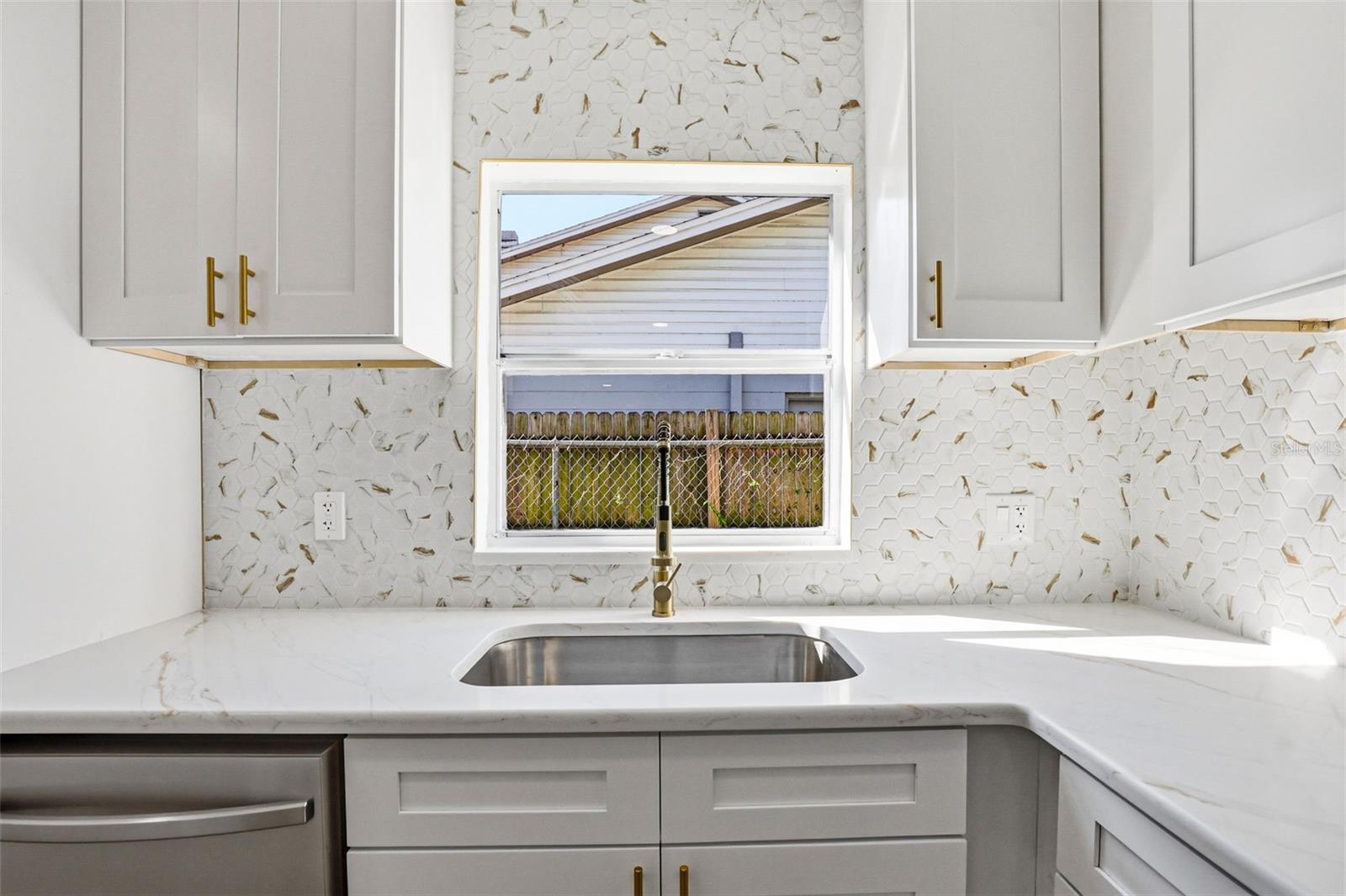 10217 N PAWNEE AVE, TAMPA, FL, 33617