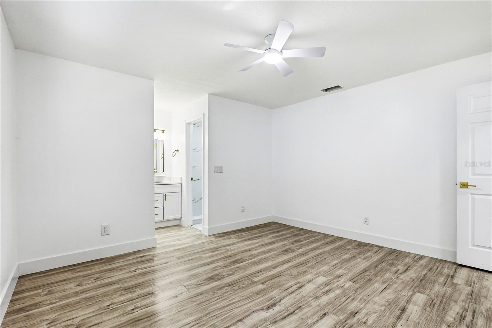 10217 N PAWNEE AVE, TAMPA, FL, 33617