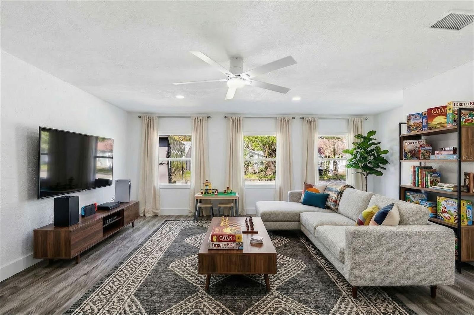 10217 N PAWNEE AVE, TAMPA, FL, 33617