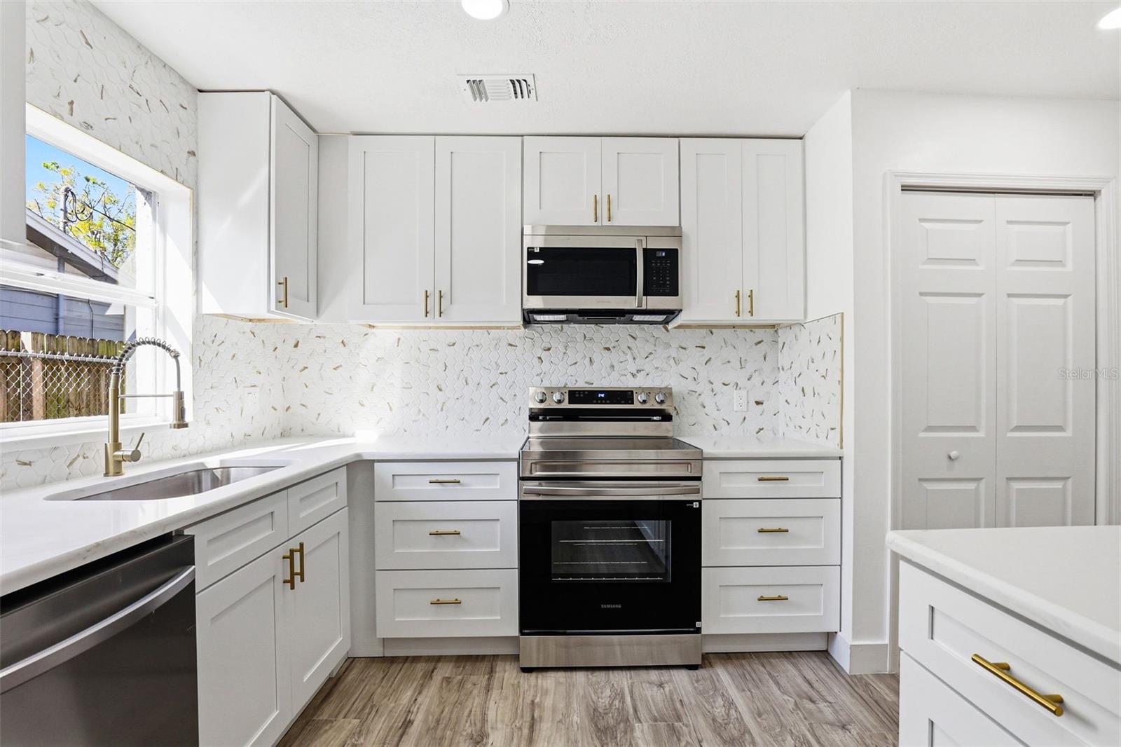 10217 N PAWNEE AVE, TAMPA, FL, 33617