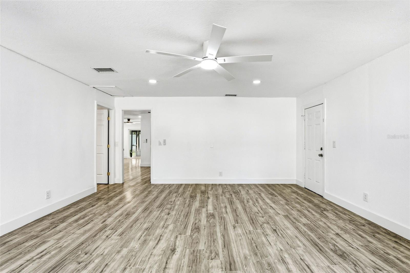 10217 N PAWNEE AVE, TAMPA, FL, 33617