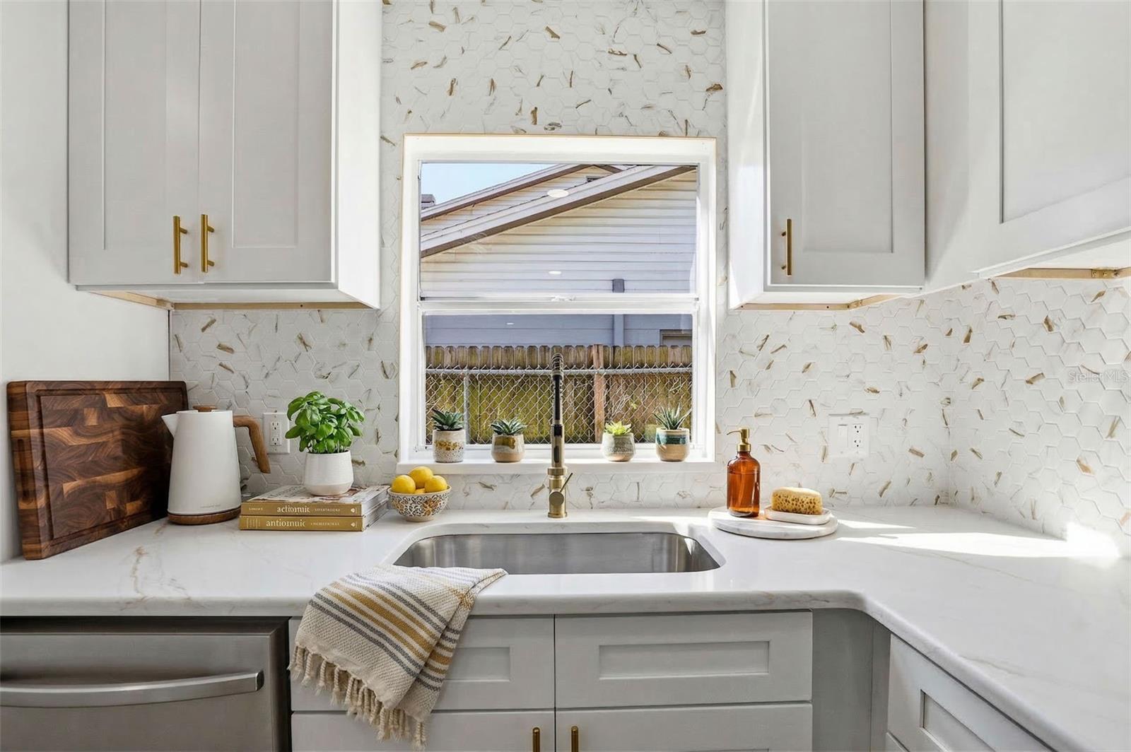 10217 N PAWNEE AVE, TAMPA, FL, 33617