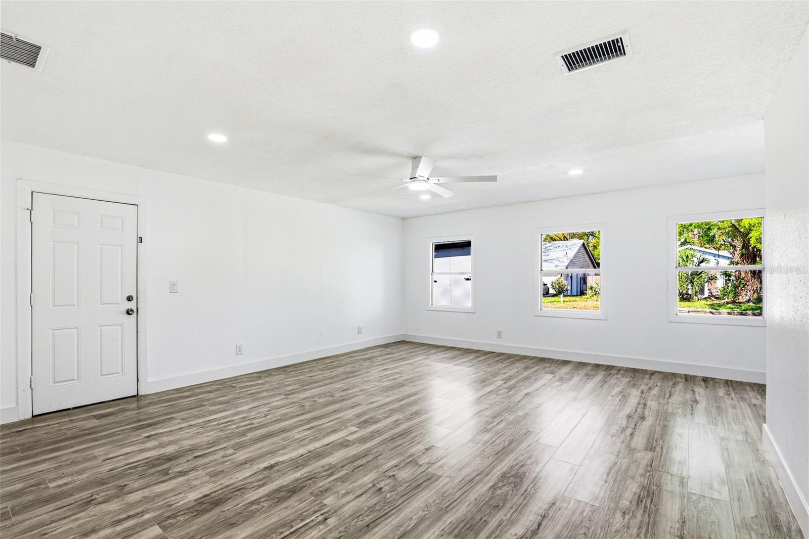 10217 N PAWNEE AVE, TAMPA, FL, 33617