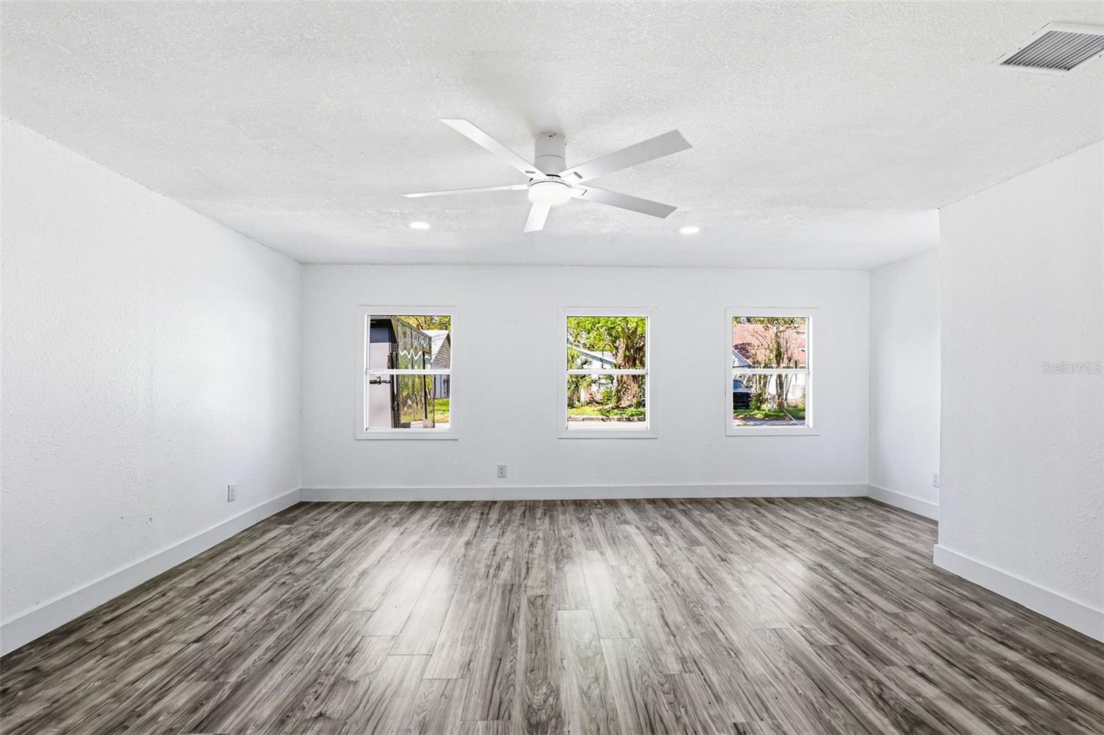 10217 N PAWNEE AVE, TAMPA, FL, 33617