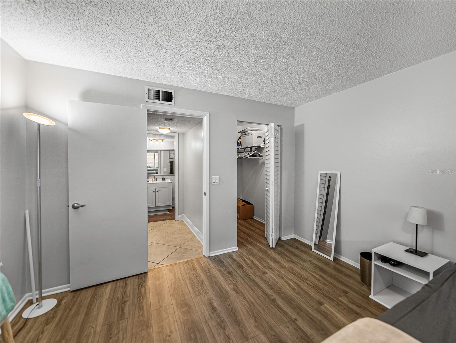 TB8485493