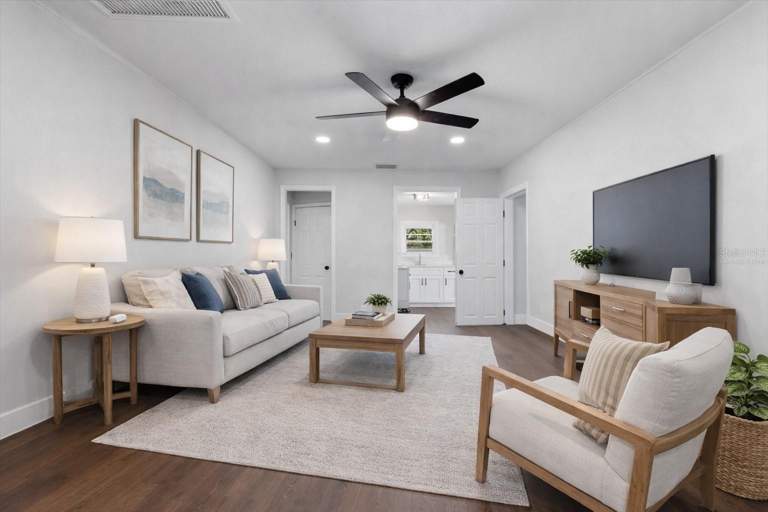 Virtually staged photos