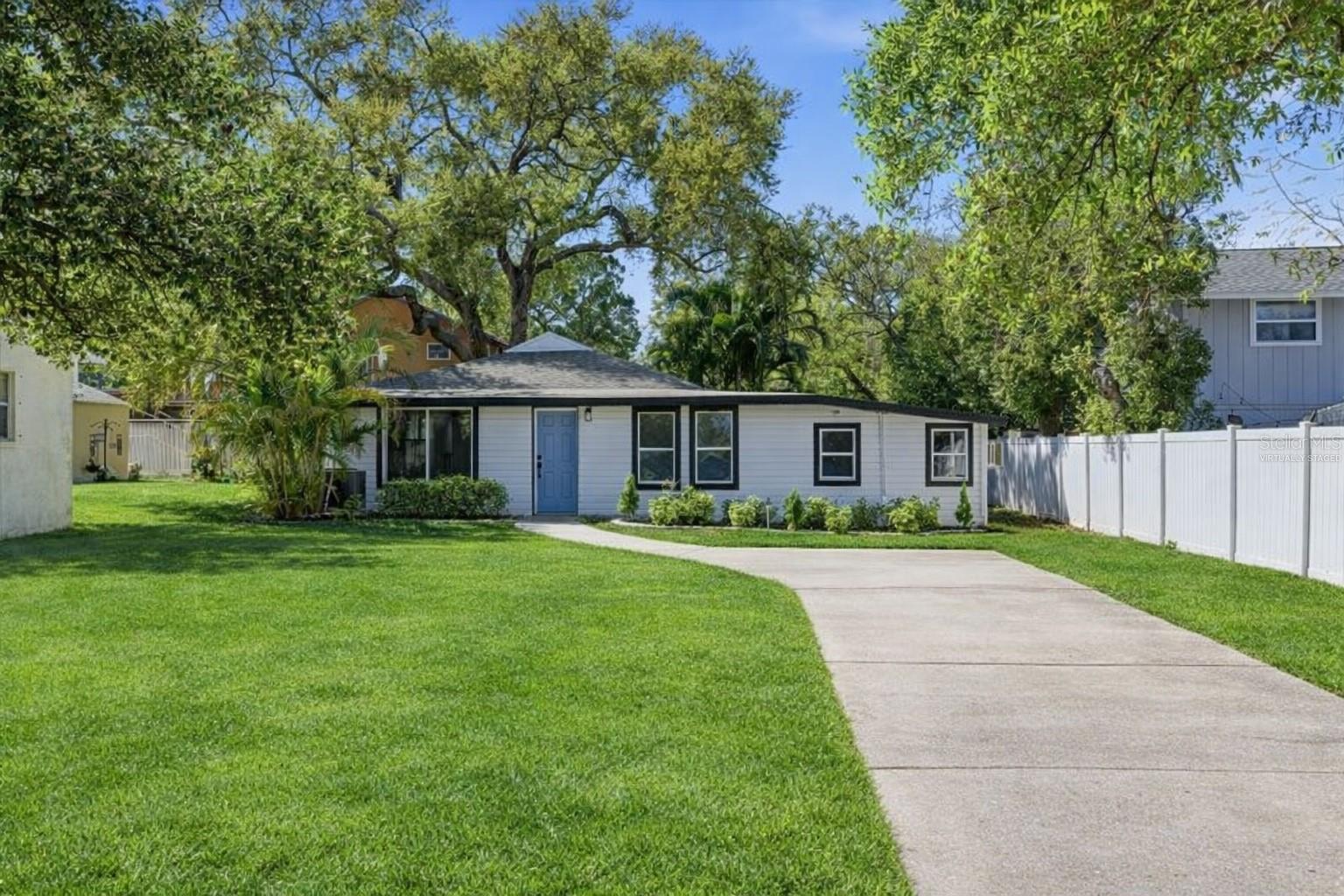 Virtually staged photos