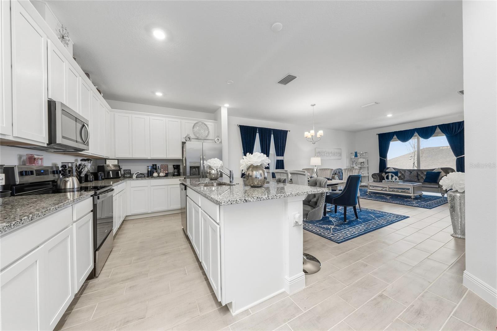 2040 SUNSHINE PEAK DR, MINNEOLA, FL, 34715