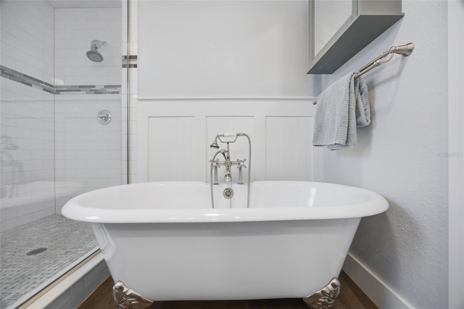 106 W CREST AVE, TAMPA, FL, 33603