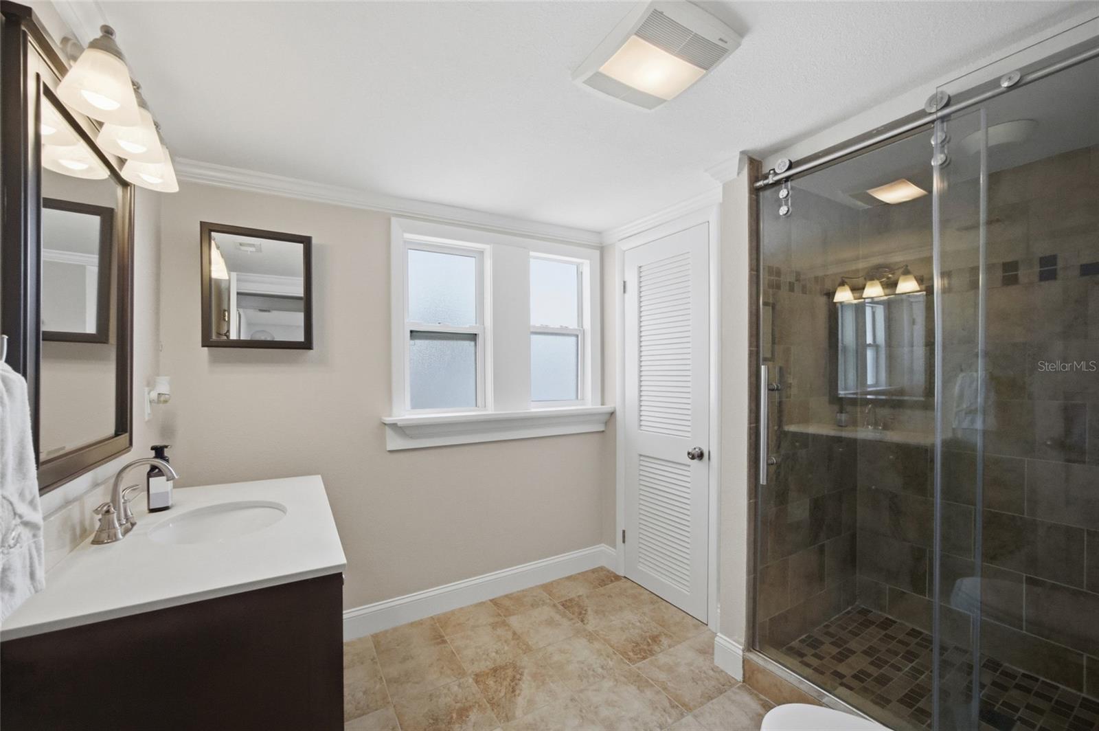 106 W CREST AVE, TAMPA, FL, 33603