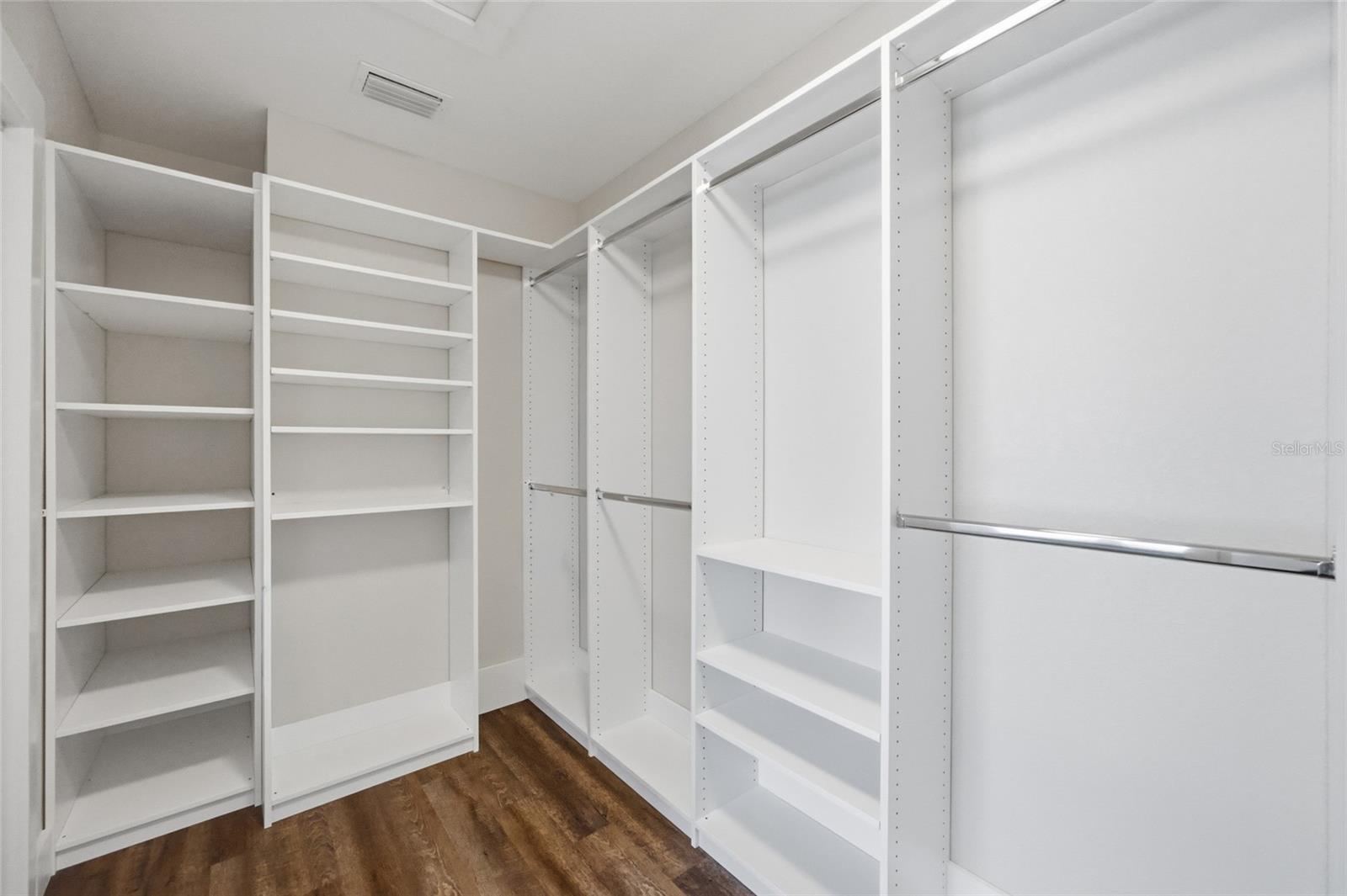 106 W CREST AVE, TAMPA, FL, 33603