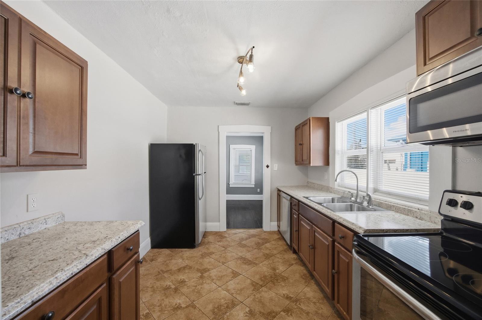 106 W CREST AVE, TAMPA, FL, 33603