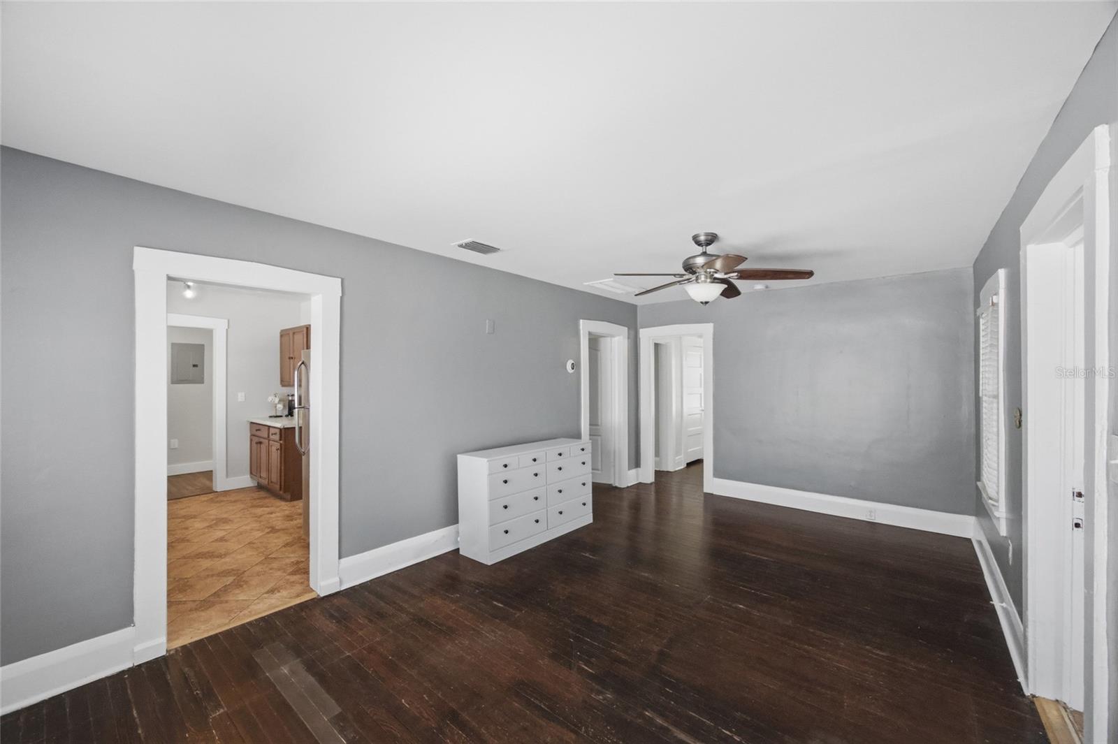 106 W CREST AVE, TAMPA, FL, 33603