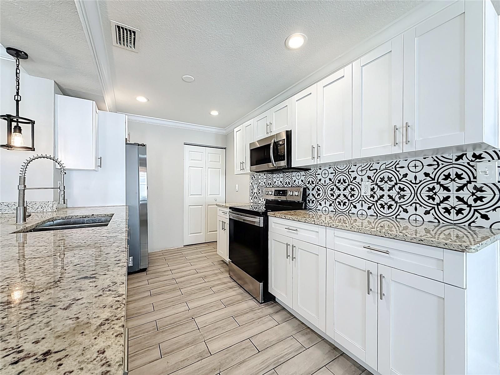 705 N PENNSYLVANIA AVE, PLANT CITY, FL, 33563