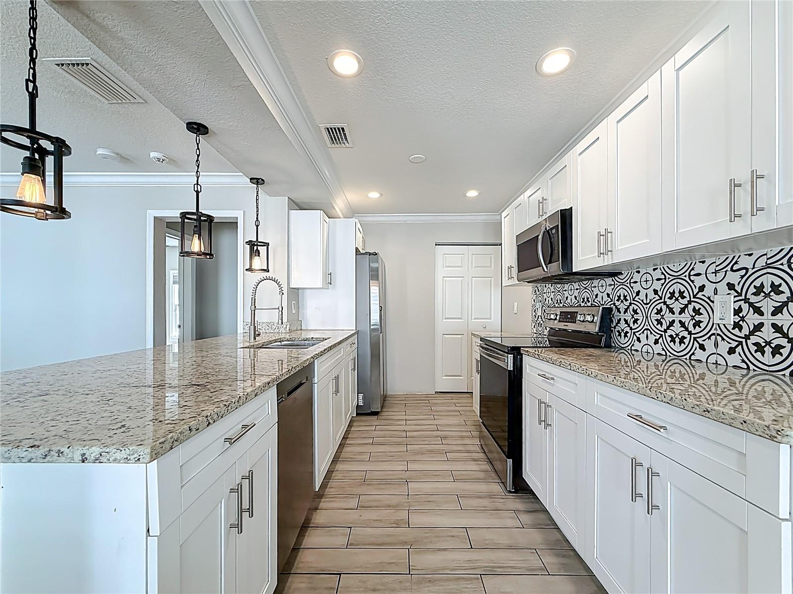 705 N PENNSYLVANIA AVE, PLANT CITY, FL, 33563