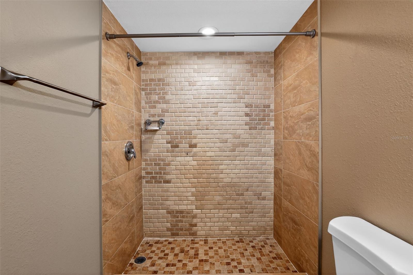 3302 RIVER COVE DR, TAMPA, FL, 33614