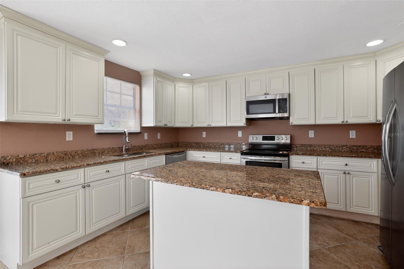 3302 RIVER COVE DR, TAMPA, FL, 33614