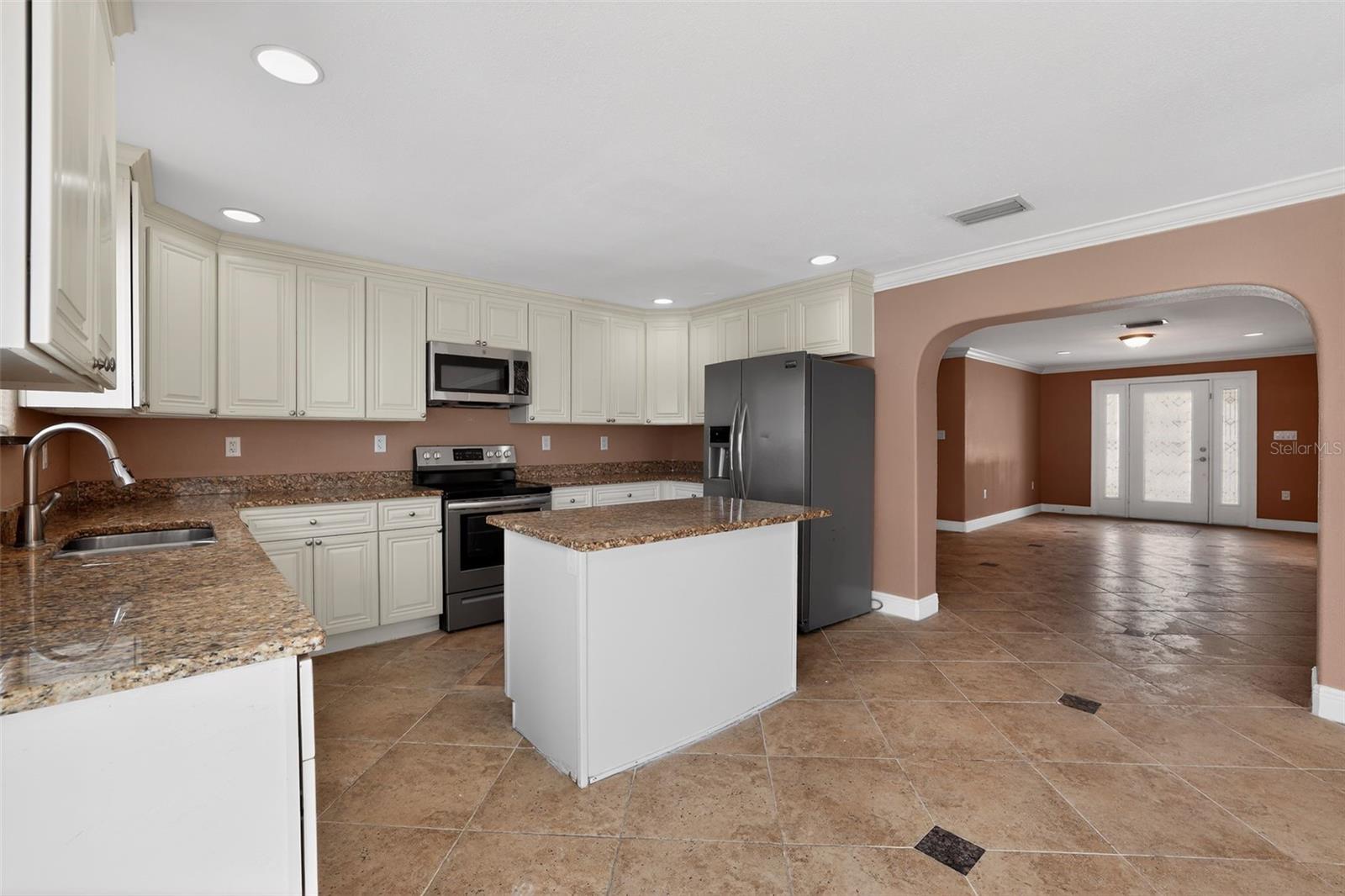 3302 RIVER COVE DR, TAMPA, FL, 33614