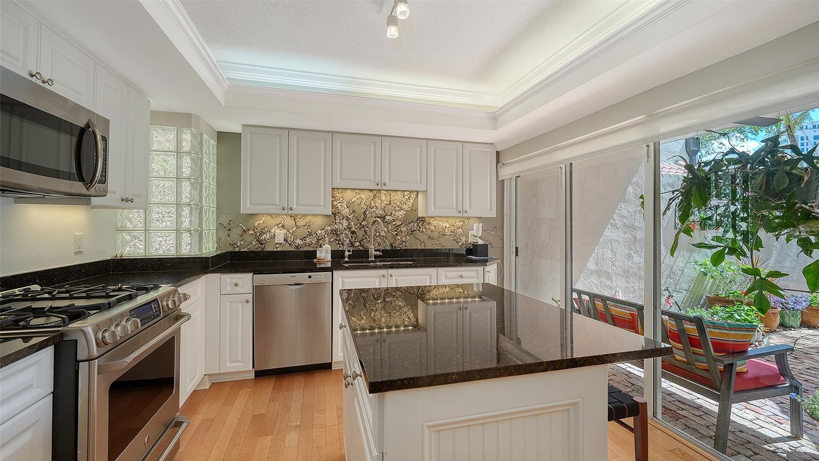 200 COCOANUT AVE #4, SARASOTA, FL, 34236