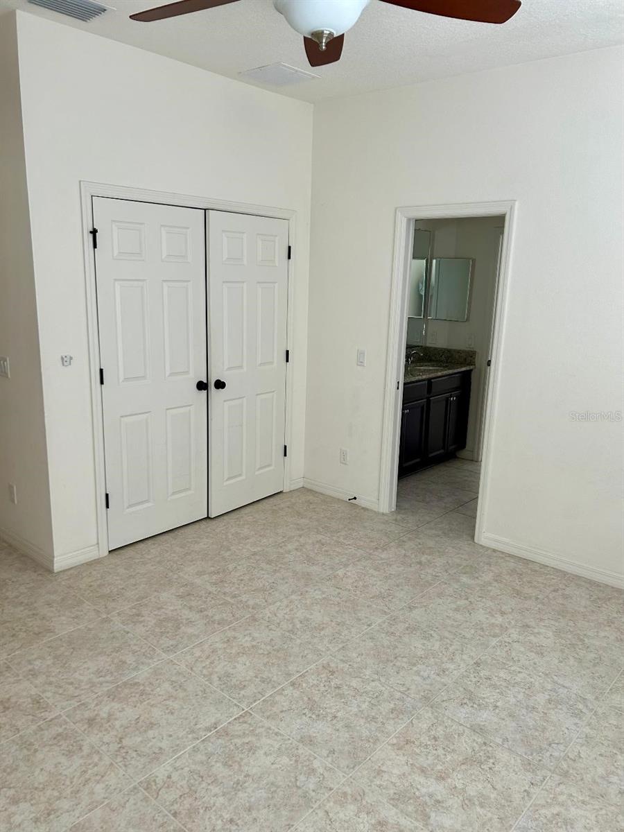 8818 TROPICAL PALM DR, TAMPA, FL, 33626