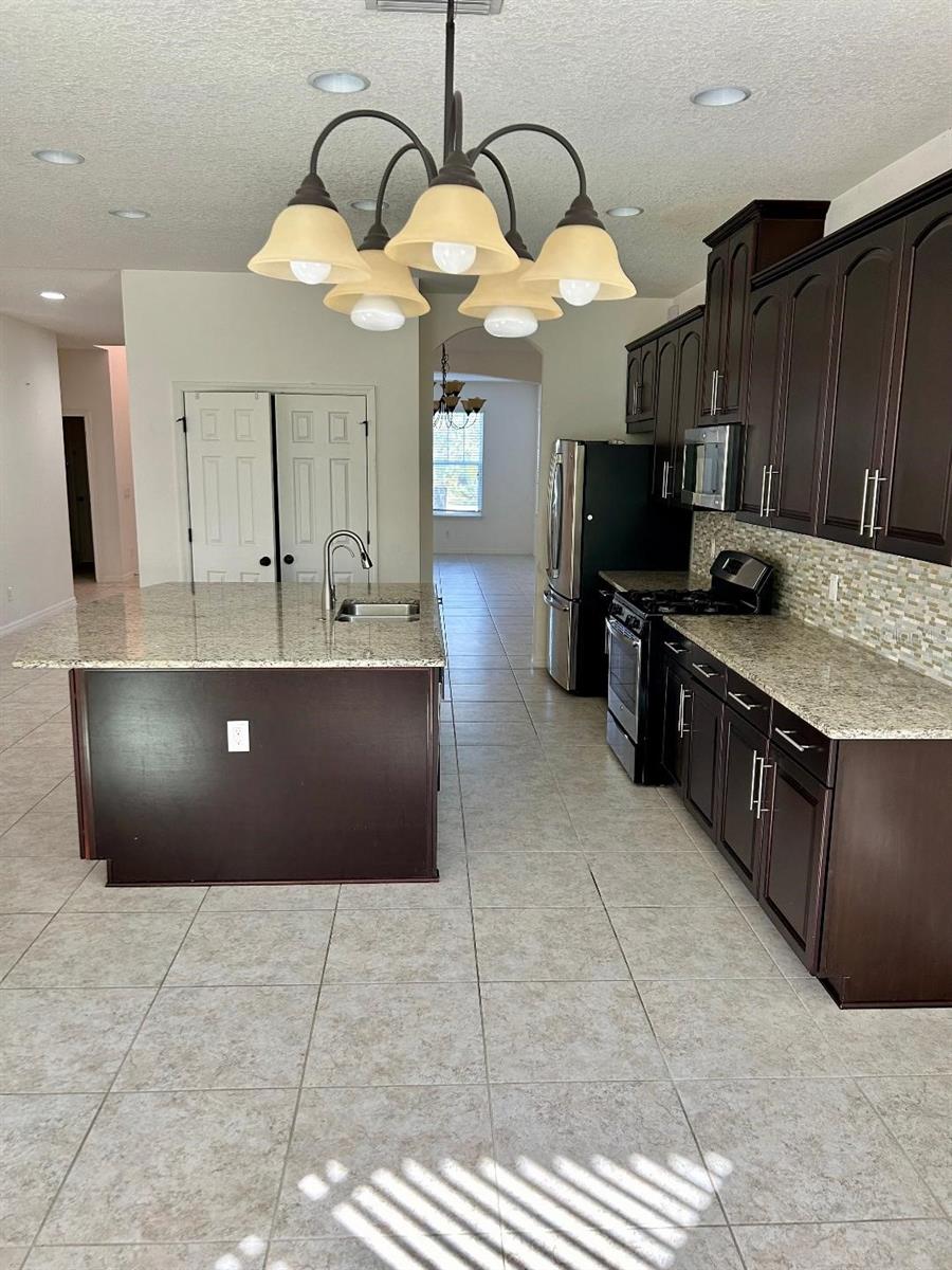 8818 TROPICAL PALM DR, TAMPA, FL, 33626