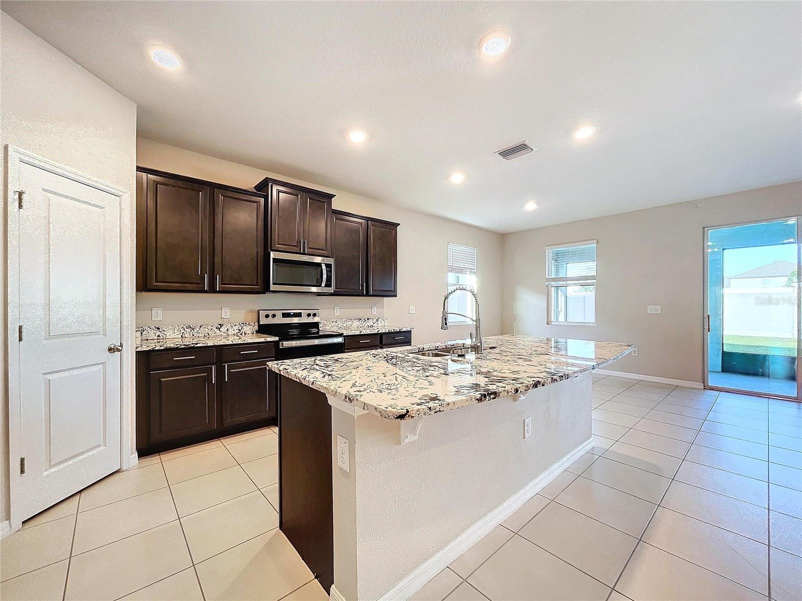 8341 BOWER BASS CIR, WESLEY CHAPEL, FL, 33545