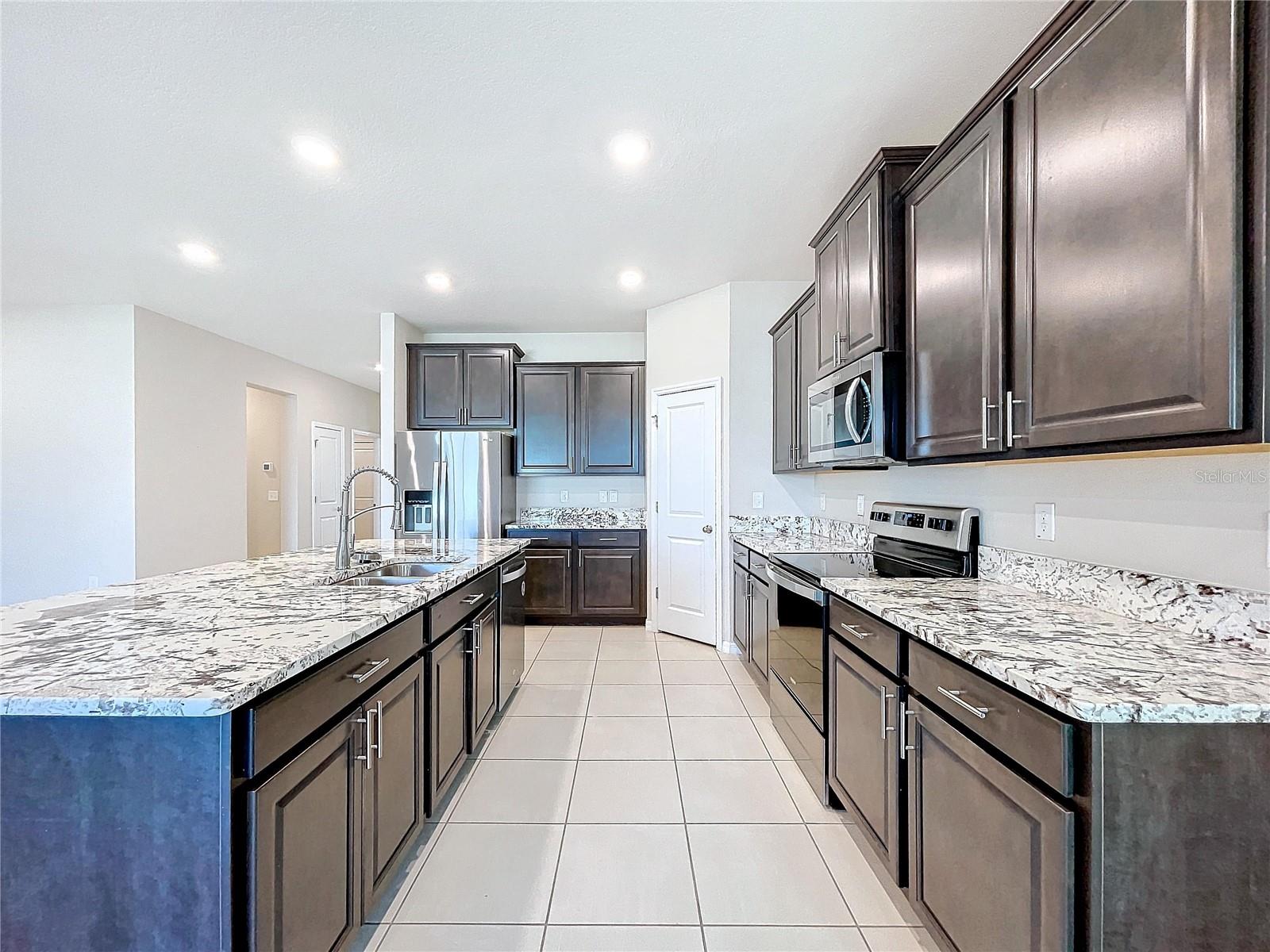 8341 BOWER BASS CIR, WESLEY CHAPEL, FL, 33545