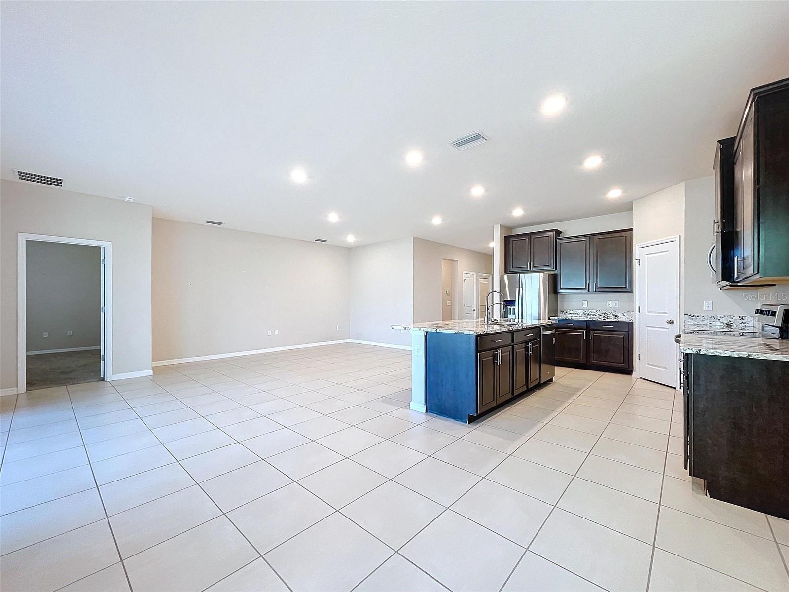 8341 BOWER BASS CIR, WESLEY CHAPEL, FL, 33545