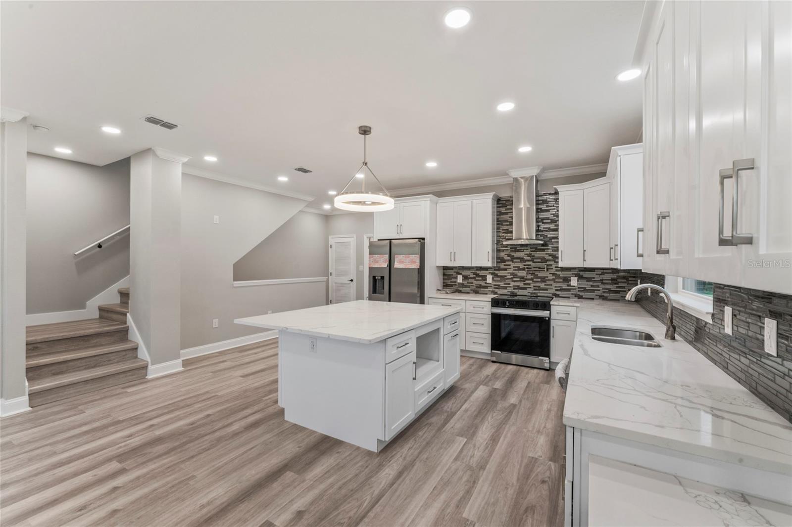 809 W LINEBAUGH AVE #1B, TAMPA, FL, 33612