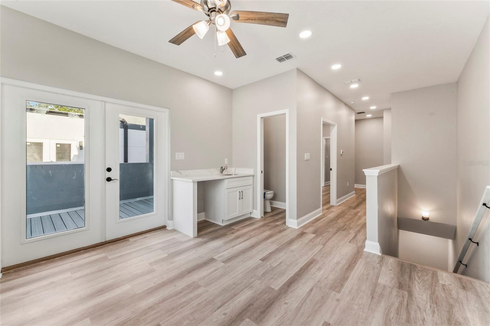 809 W LINEBAUGH AVE #1B, TAMPA, FL, 33612