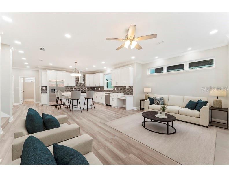 809 W LINEBAUGH AVE #1B, TAMPA, FL, 33612