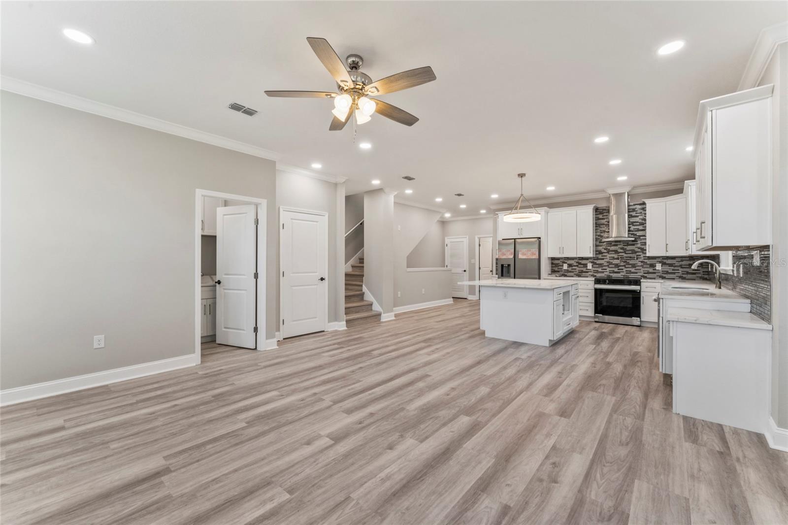 809 W LINEBAUGH AVE #1B, TAMPA, FL, 33612