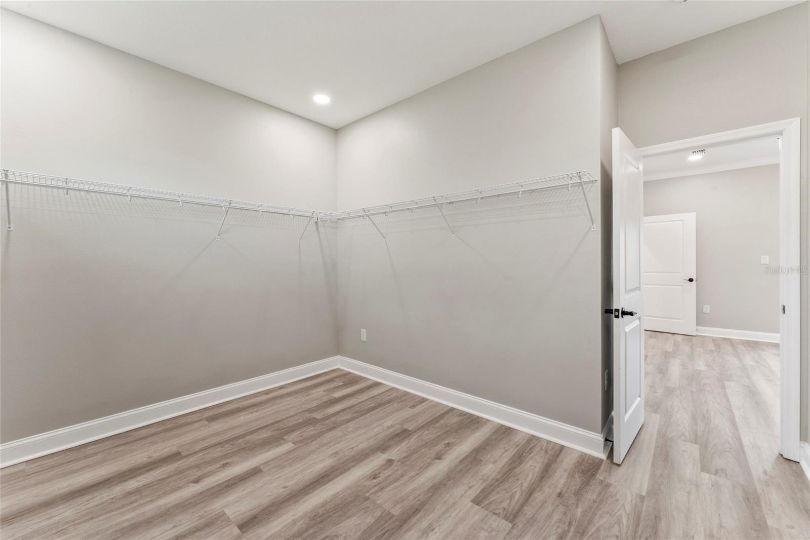 809 W LINEBAUGH AVE #1B, TAMPA, FL, 33612