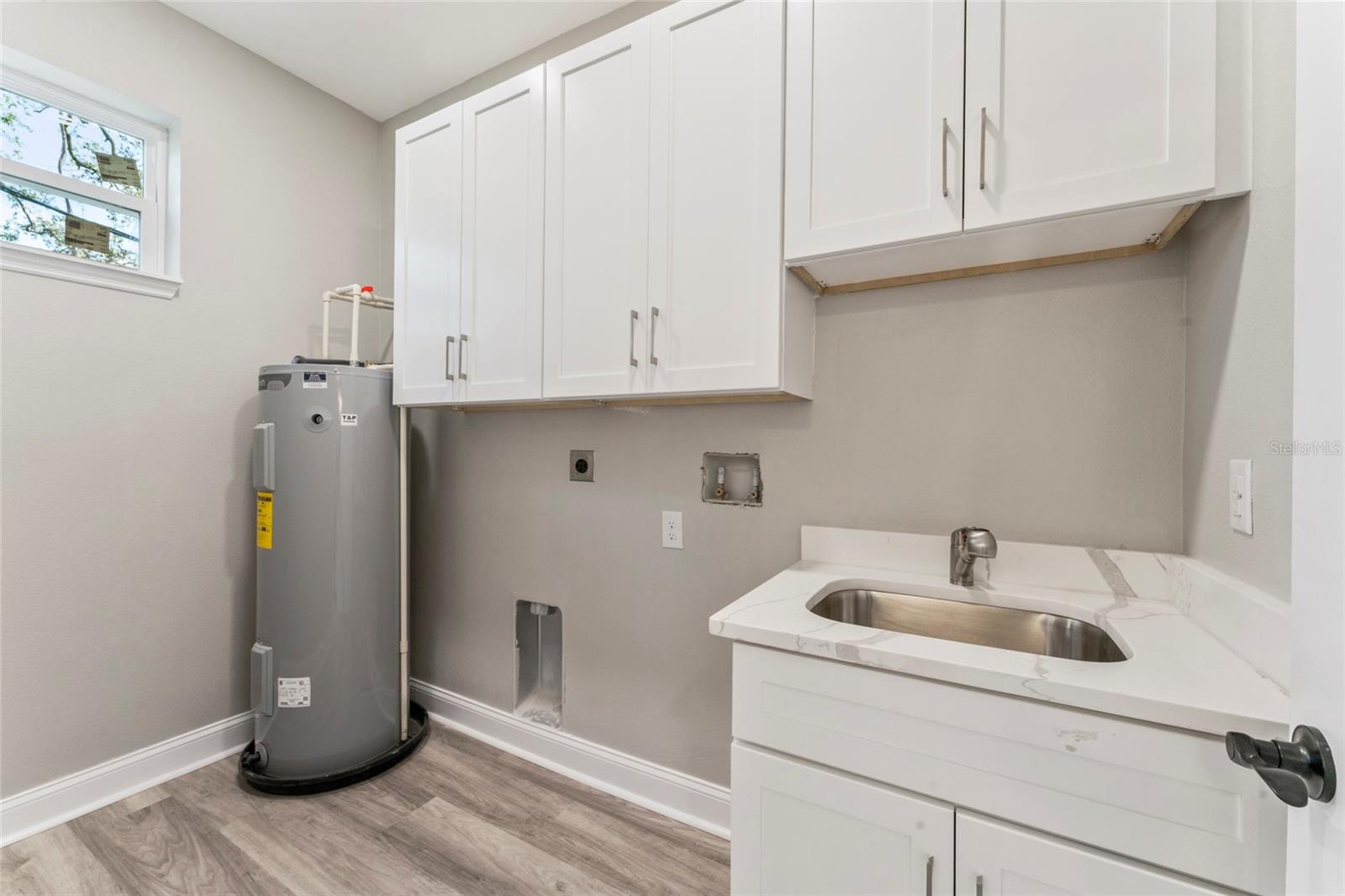 809 W LINEBAUGH AVE #1B, TAMPA, FL, 33612