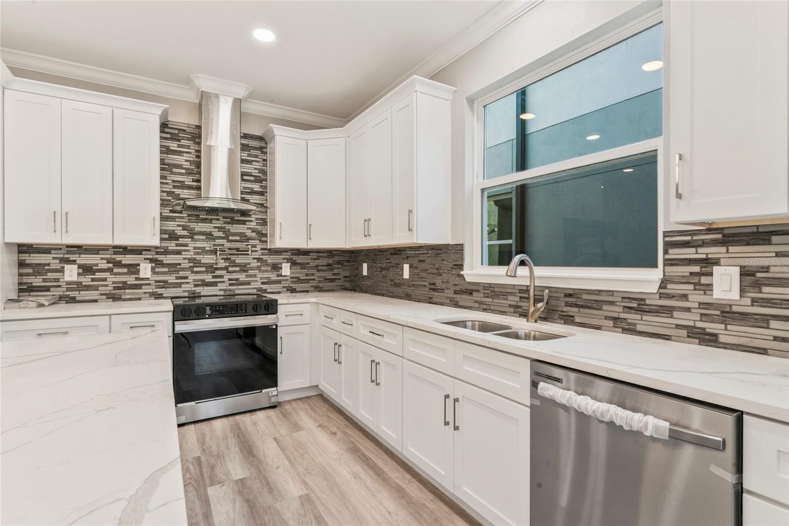 809 W LINEBAUGH AVE #1B, TAMPA, FL, 33612