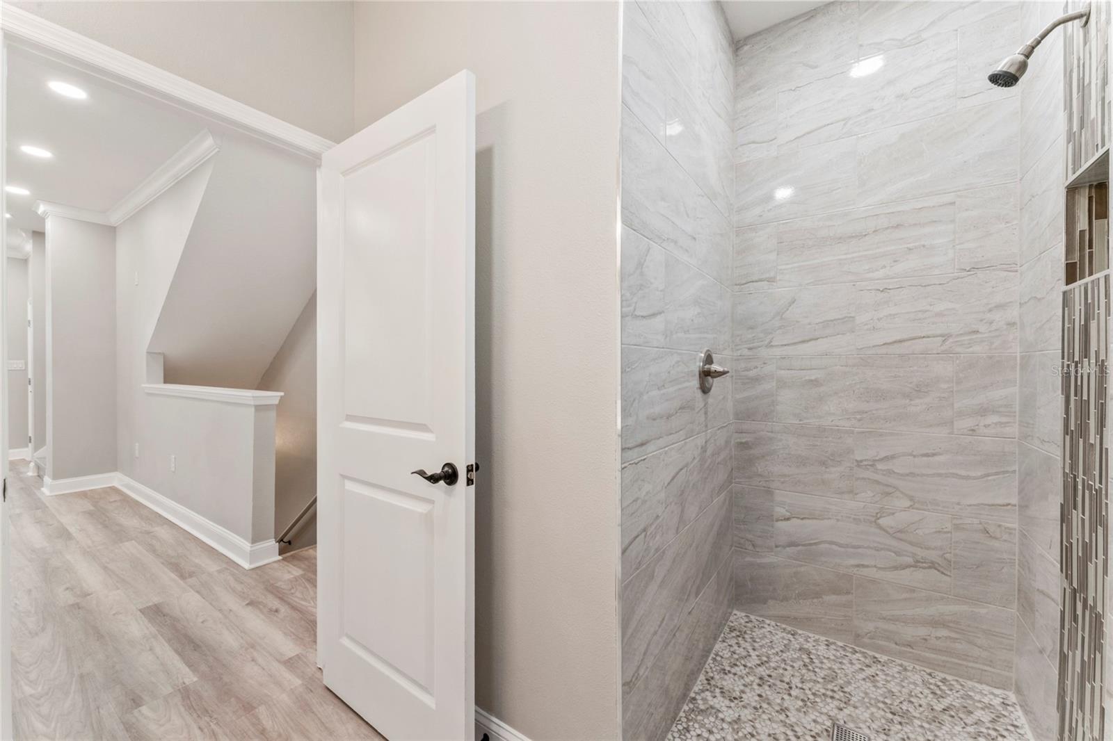 809 W LINEBAUGH AVE #1B, TAMPA, FL, 33612