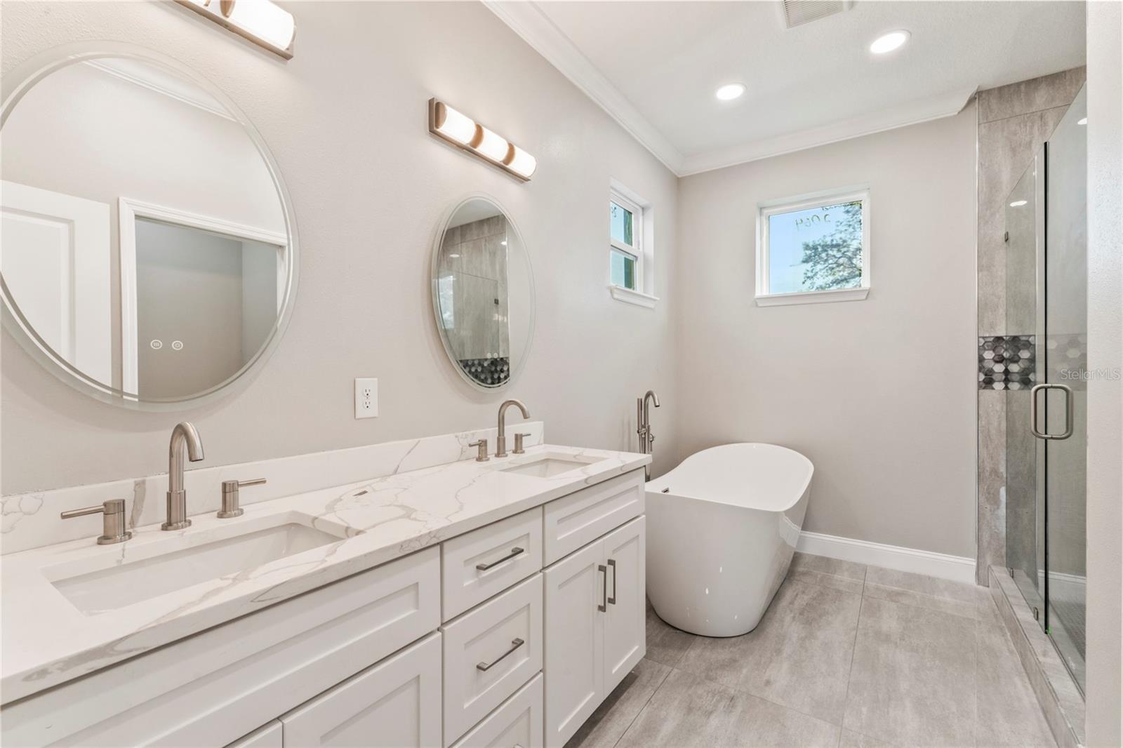 809 W LINEBAUGH AVE #1B, TAMPA, FL, 33612