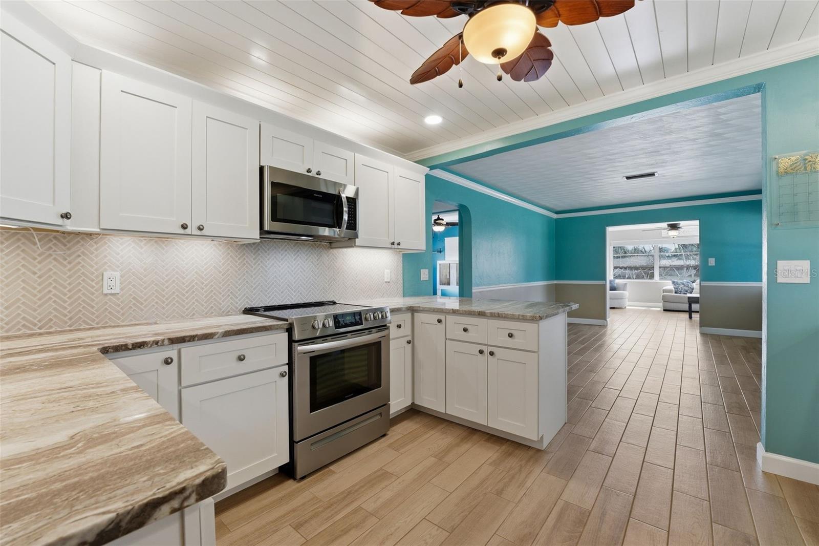 2400 PINE CT, NOKOMIS, FL, 34275