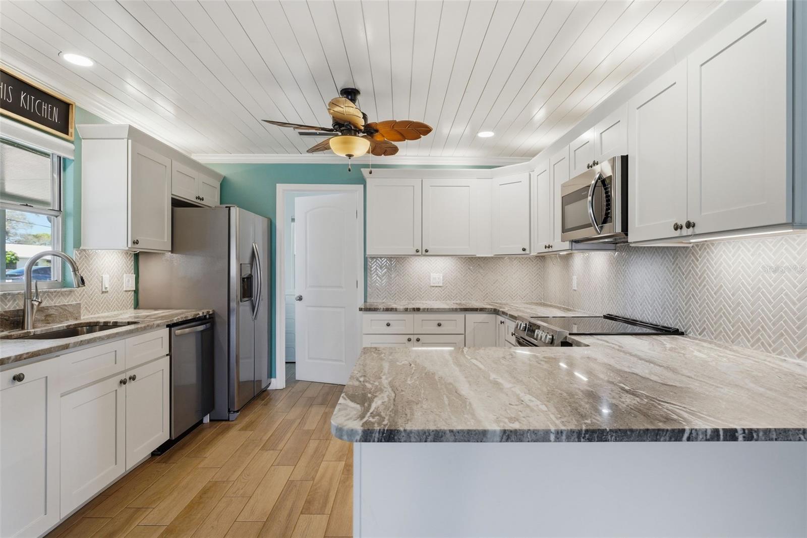 2400 PINE CT, NOKOMIS, FL, 34275