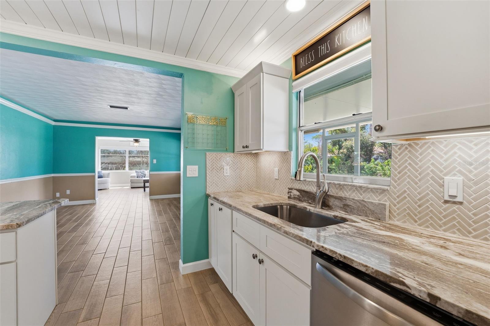 2400 PINE CT, NOKOMIS, FL, 34275