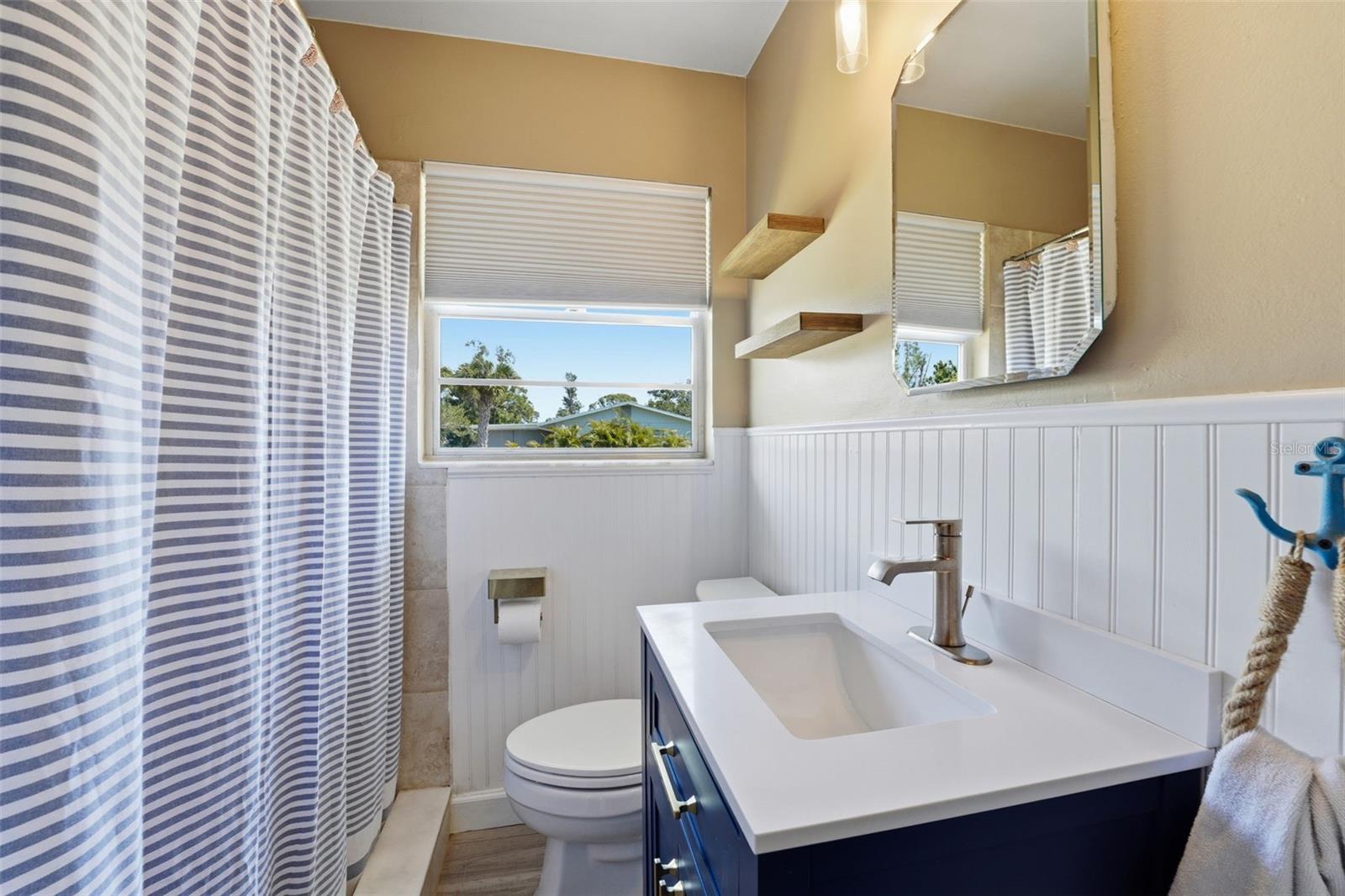 2400 PINE CT, NOKOMIS, FL, 34275