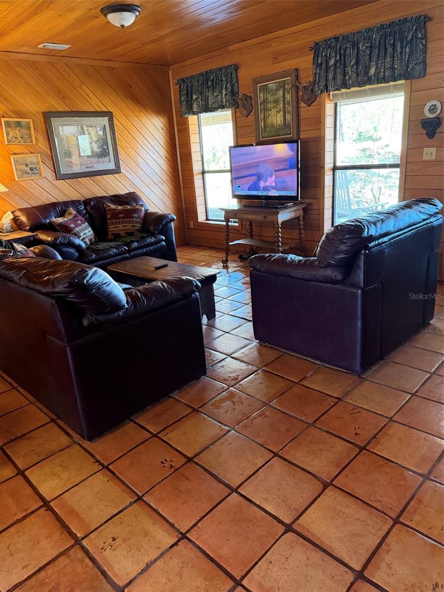 1106 FOX HUNTER RD, PERRY, FL, 32348