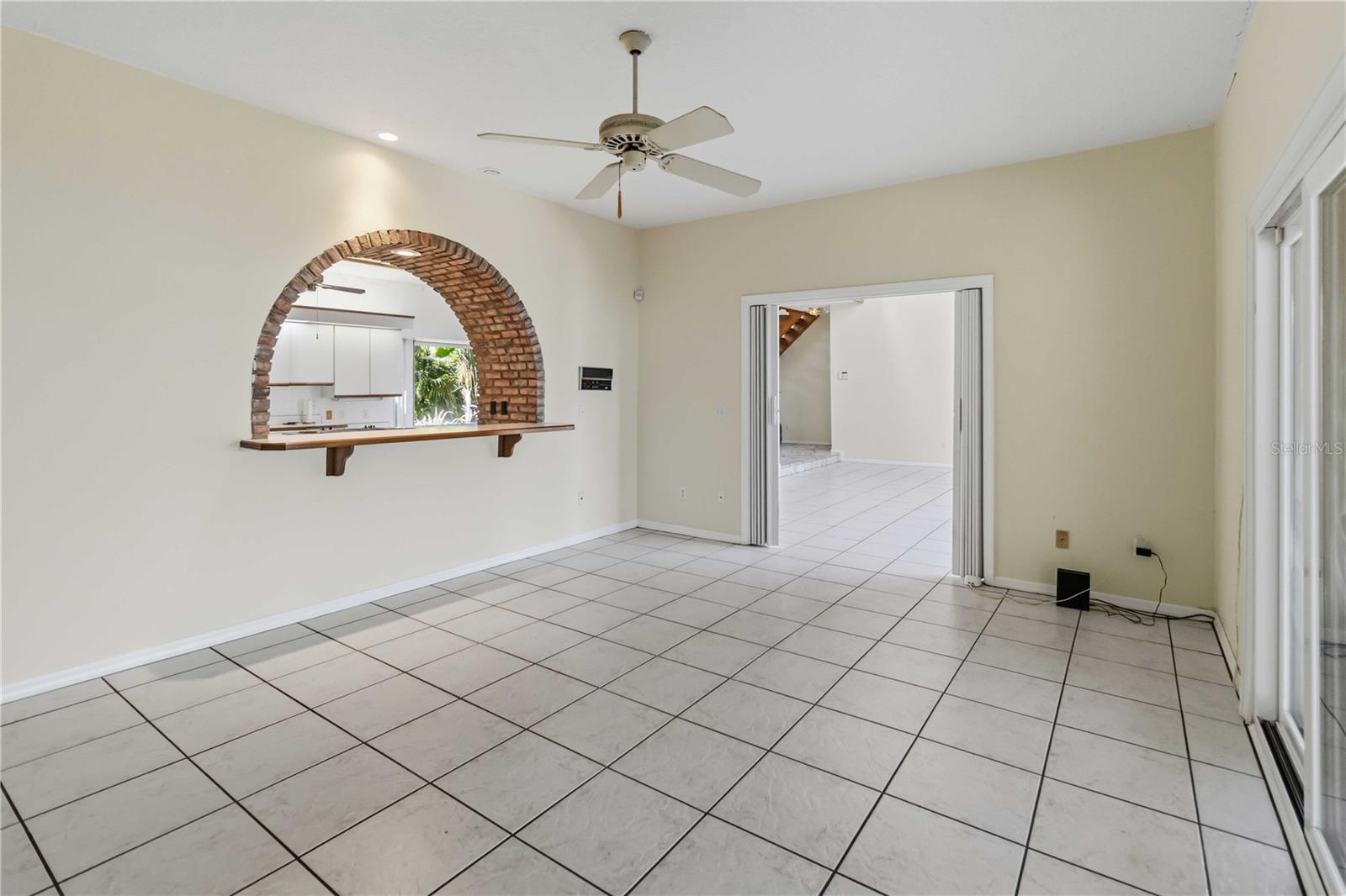7468 LAKE WILLIS DR, ORLANDO, FL, 32821