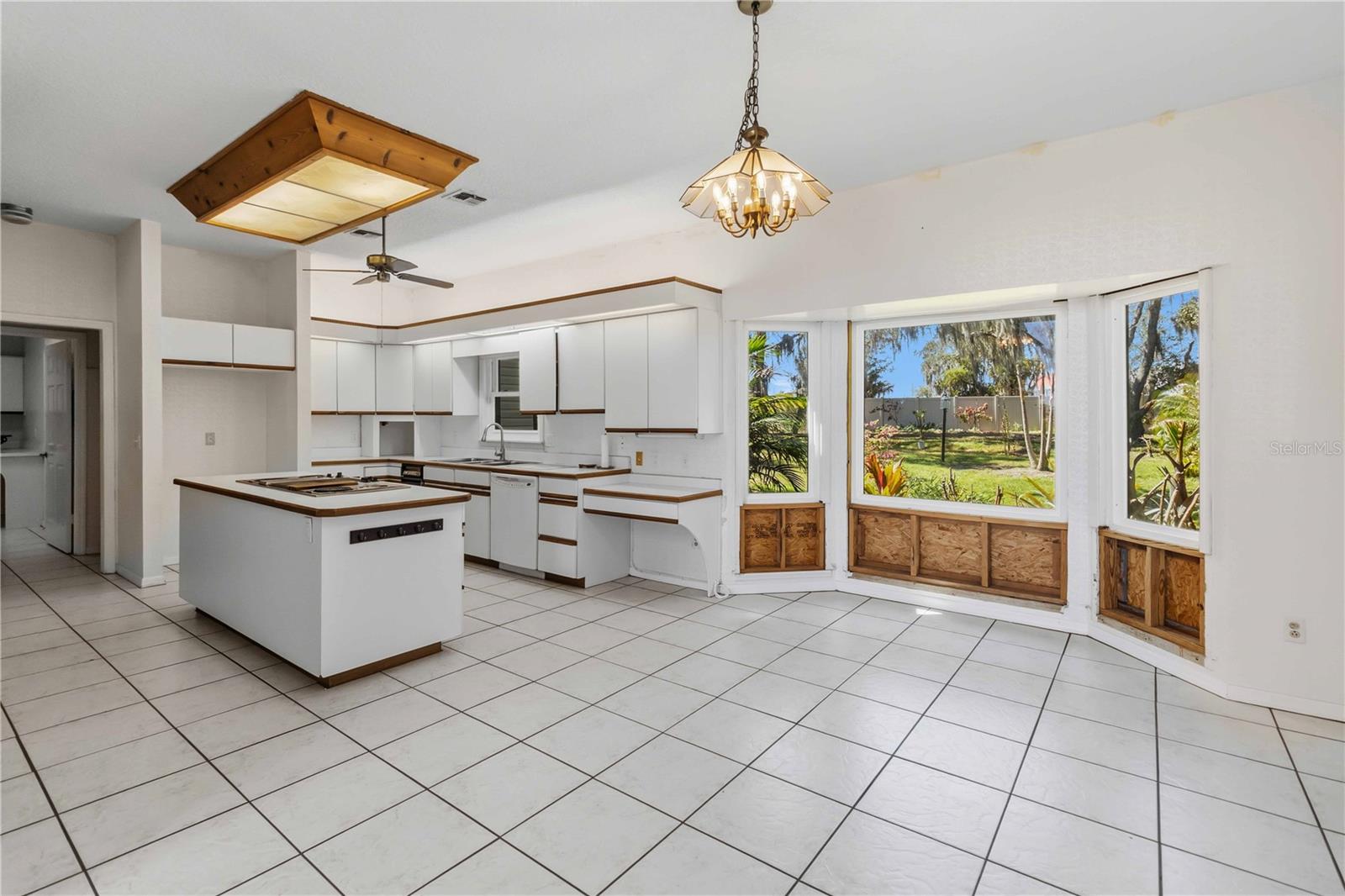 7468 LAKE WILLIS DR, ORLANDO, FL, 32821
