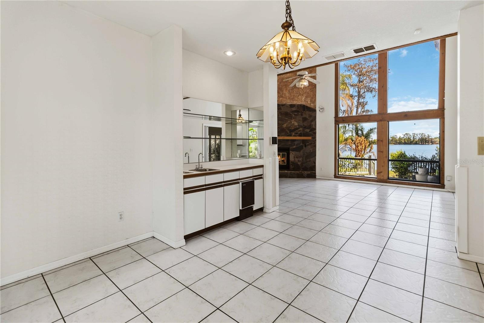 7468 LAKE WILLIS DR, ORLANDO, FL, 32821