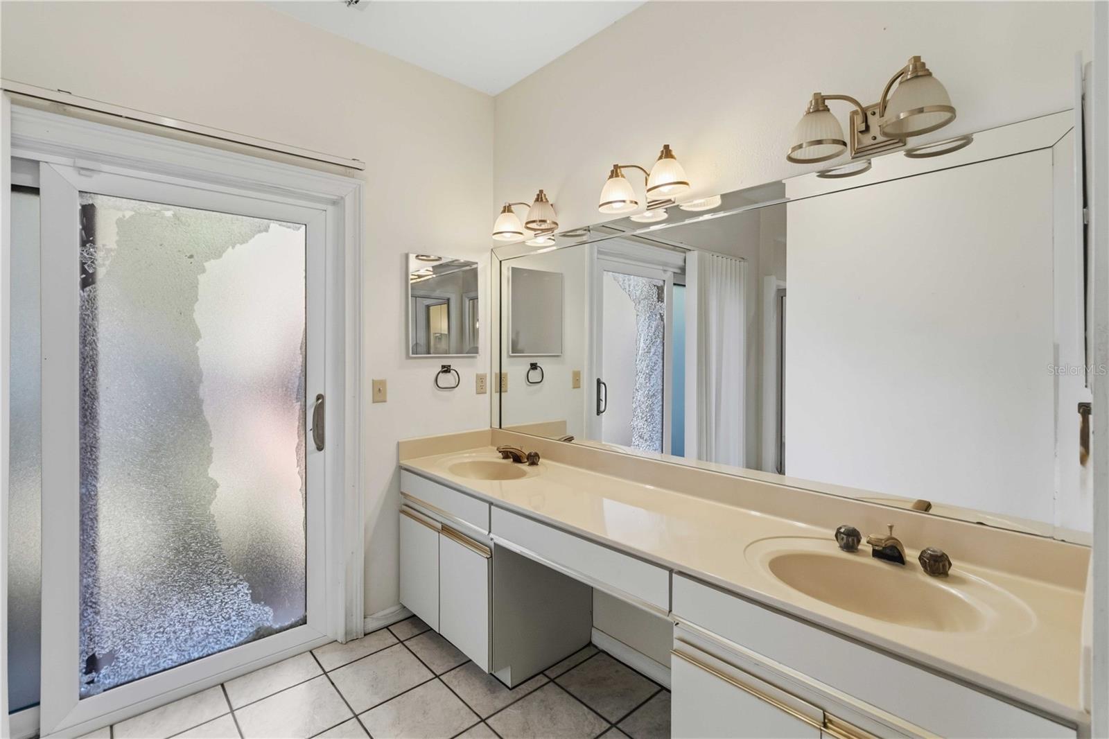 7468 LAKE WILLIS DR, ORLANDO, FL, 32821