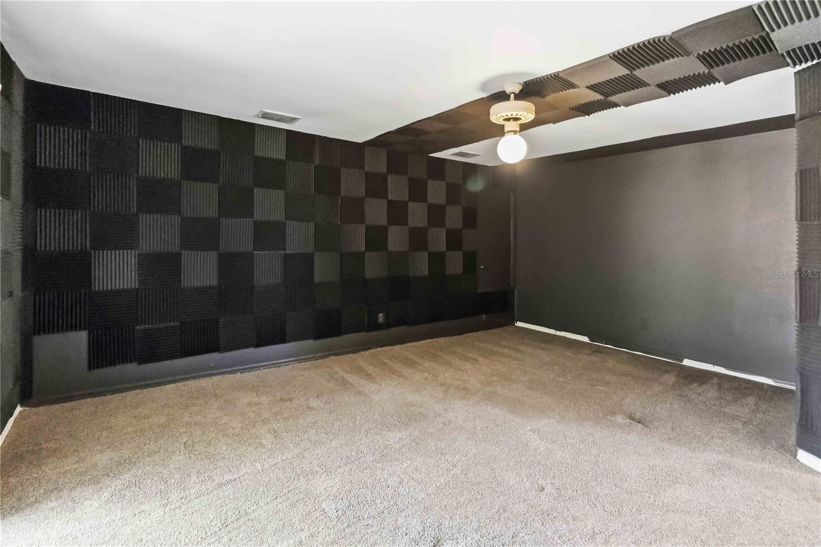 7468 LAKE WILLIS DR, ORLANDO, FL, 32821